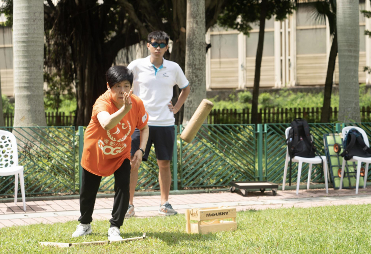玩木棋的體力要求不高，但玩家投擲時需彎腰或蹲下，考驗下盤力量