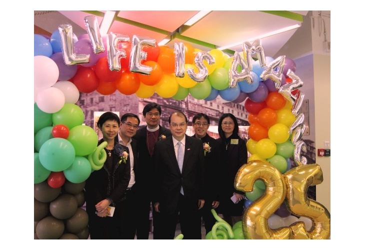 中心佈置色彩繽紛，嘉賓和同工們都感受到愉快活潑的氣氛