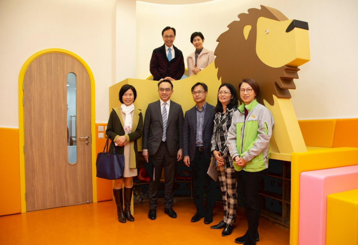 聶德權局長參觀中心專為特殊需要學童而設的訓練區