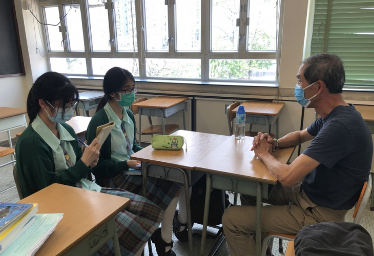 文叔(右)與Lily(左)及Kitty(中)分享自己的往事