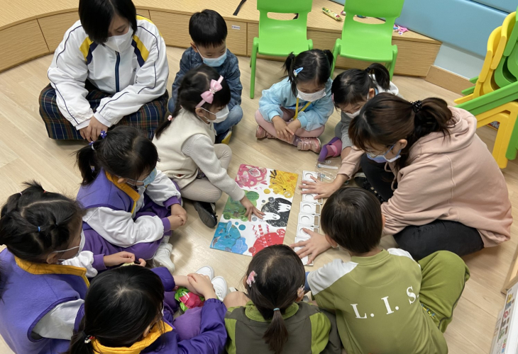 阿詩陪伴小朋友上班組活動