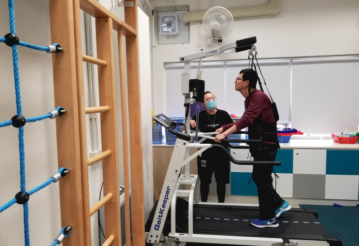 慢速跑步機訓練會員步行的能力